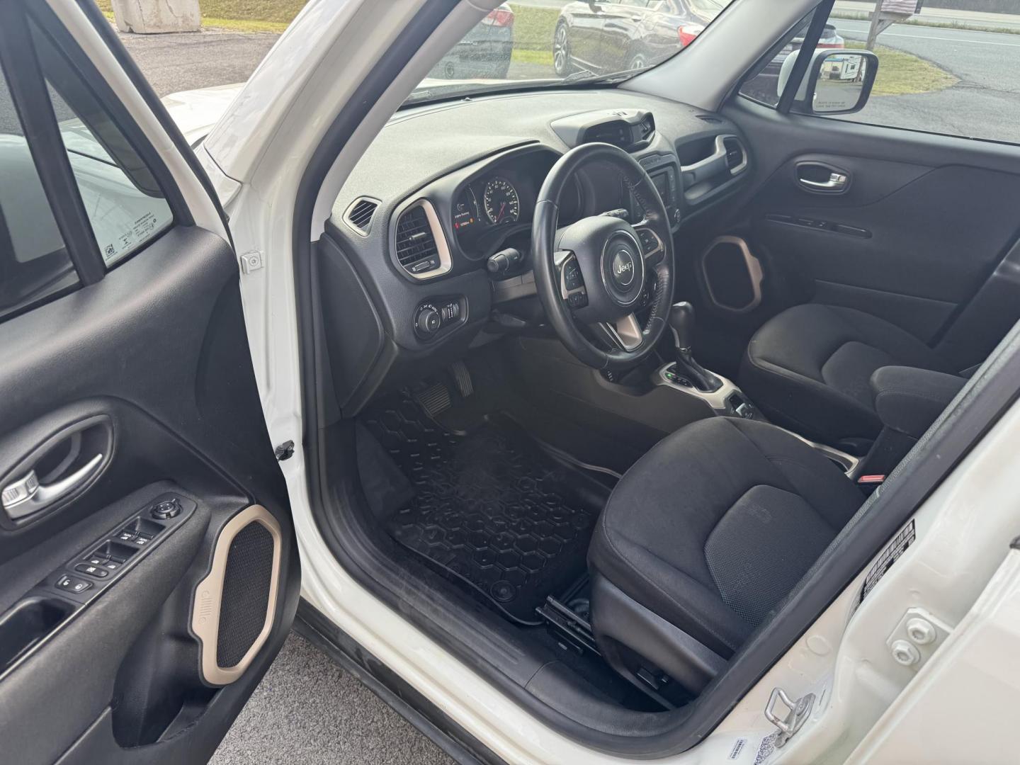 2016 White Jeep Renegade (ZACCJBBT2GP) with an 4-Cyl, MultiAir, 2.4L engine, Automatic, 9-Spd transmission, located at 8008 Warden Rd, Sherwood, AR, 72120, (501) 801-6100, 34.830078, -92.186684 - Photo#12