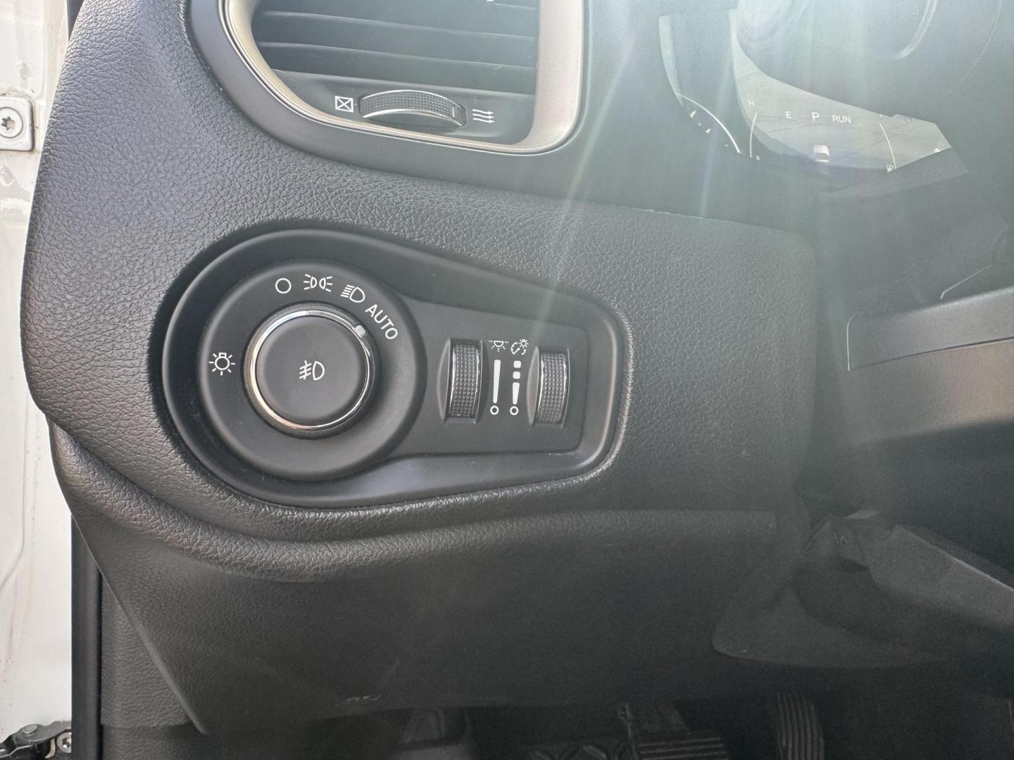 2016 White Jeep Renegade (ZACCJBBT2GP) with an 4-Cyl, MultiAir, 2.4L engine, Automatic, 9-Spd transmission, located at 8008 Warden Rd, Sherwood, AR, 72120, (501) 801-6100, 34.830078, -92.186684 - Photo#14